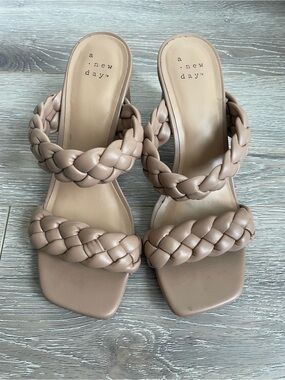 a new day Braided Double-Strap Block Heel Sandals in Tan - size 6.5